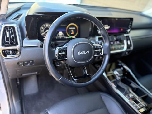 Used 2023 Kia Sorento SX image 10