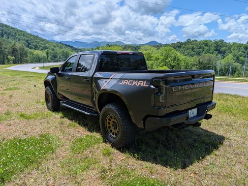 Used 2022 Chevrolet Silverado 1500 LT Trail Boss w/ LT Trail Boss Premium Package image 10