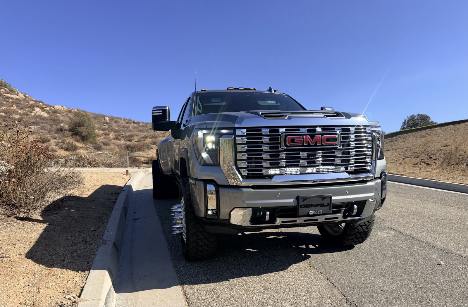 Used 2024 GMC Sierra 3500 Denali w/ Denali Reserve Package AWD/4WD image 1