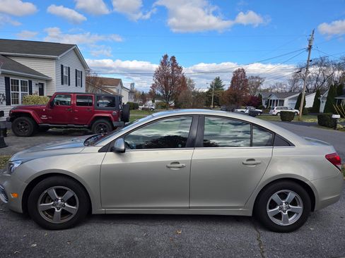 Used 2016 Chevrolet Cruze LT w/ Technology Package image 5