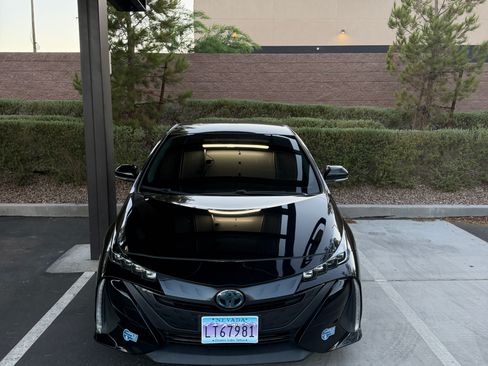 Used 2021 Toyota Prius Prime LE FWD image 2