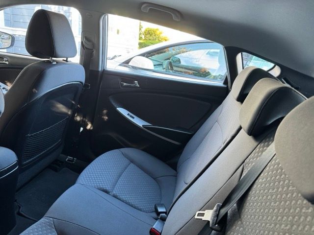 Used 2012 Hyundai Accent SE FWD image 11