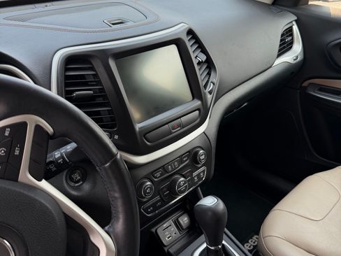 Used 2016 Jeep Cherokee Limited FWD image 10