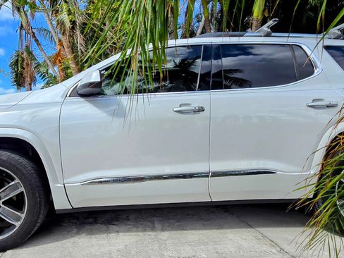 Used 2018 GMC Acadia Denali image 5