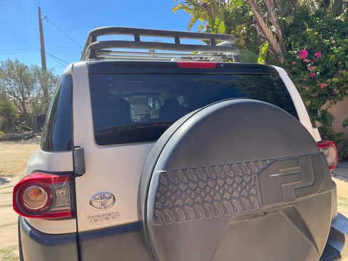 Used 2013 Toyota FJ Cruiser Sport Utility 2D w/ Upgrade Pkg image 10