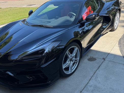 Used 2023 Chevrolet Corvette Stingray Coupe w/ Z51 Performance Package RWD image 4
