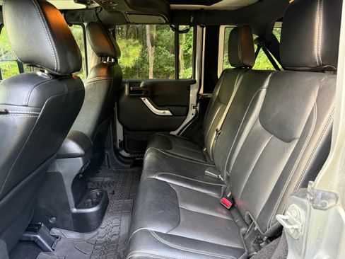 Used 2017 Jeep Wrangler Unlimited Rubicon AWD/4WD image 11