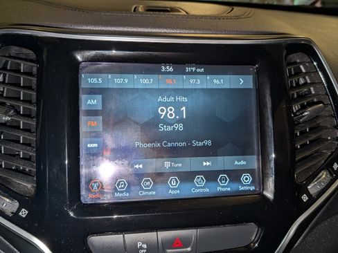 Used 2020 Jeep Cherokee Limited image 29