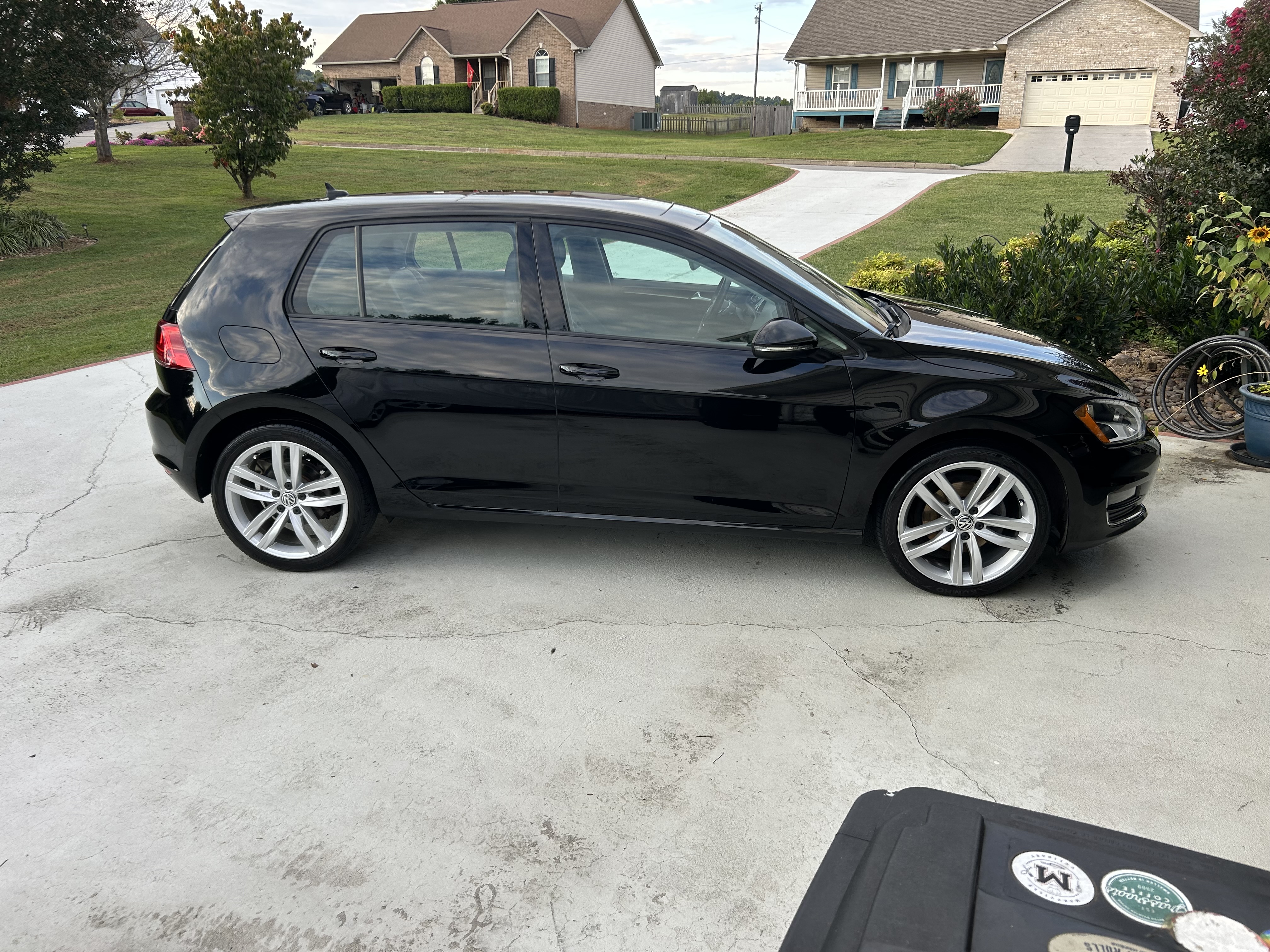 Used 2017 Volkswagen Golf SEL FWD image 12