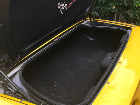 Used 2004 Chevrolet Corvette Convertible w/ Preferred Equipment Group image 11