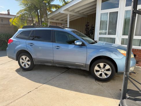 Used 2010 Subaru Outback 2.5i Premium AWD/4WD image 4