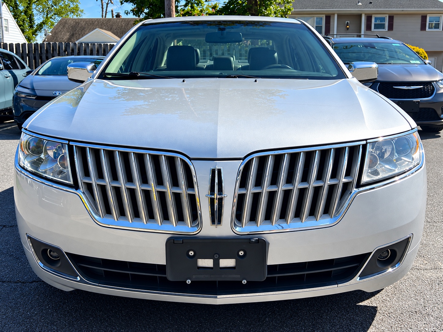 Used 2012 Lincoln MKZ FWD image 1