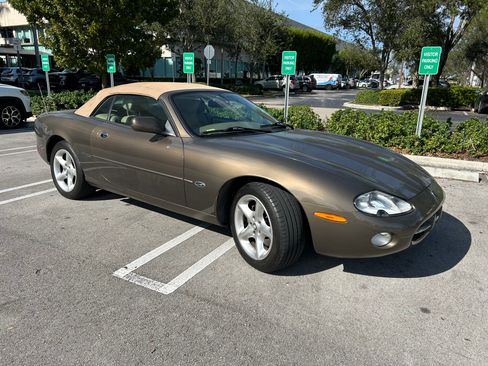 Used 2001 Jaguar XK8 Convertible image 13