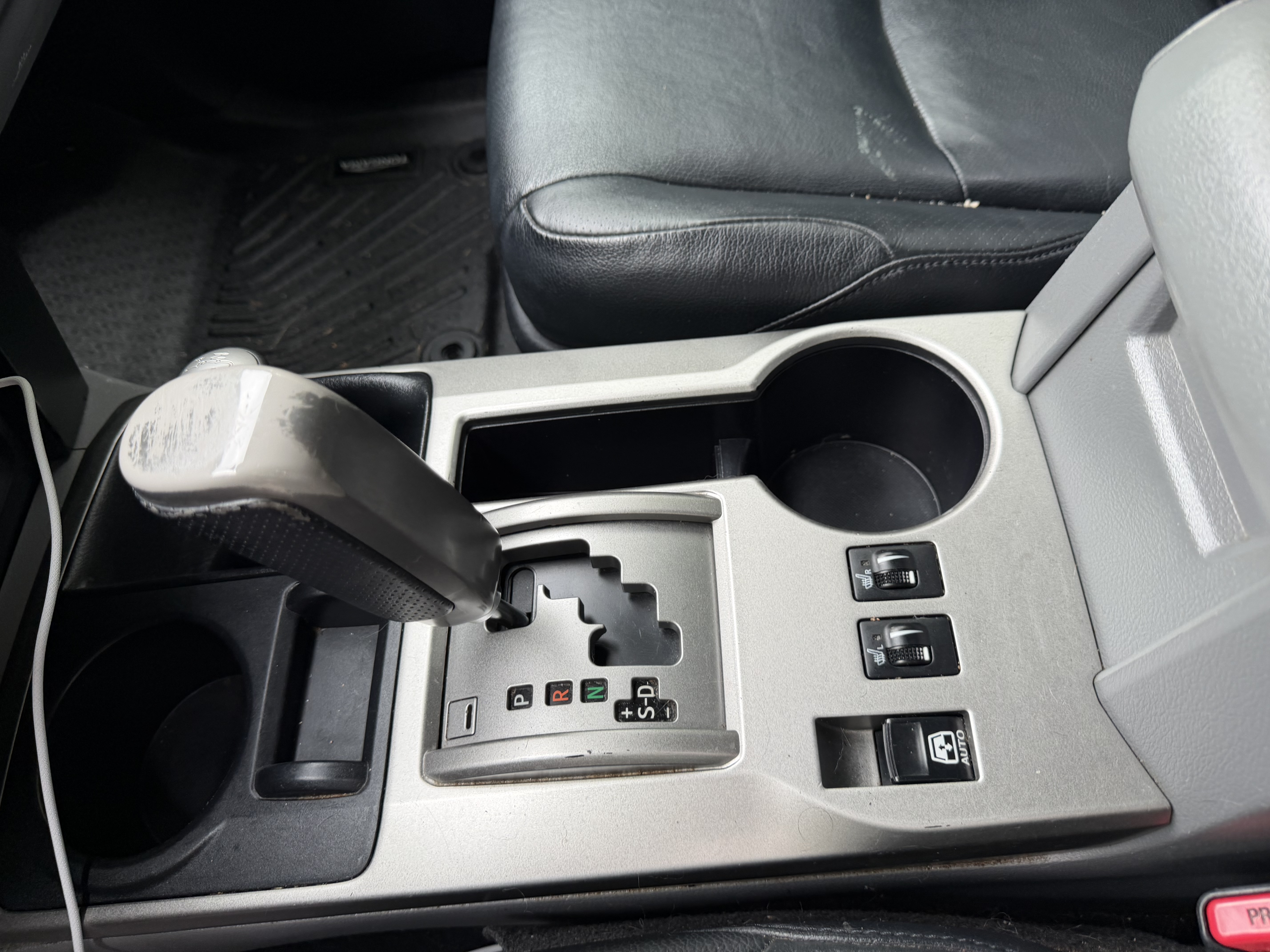 Used 2010 Toyota 4Runner SR5 AWD/4WD image 14