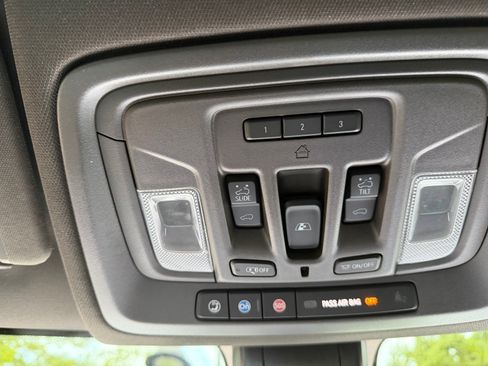 Used 2022 GMC Sierra 3500 Denali AWD/4WD image 17
