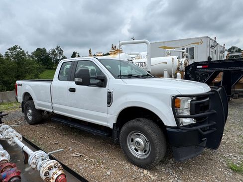 Used 2022 Ford F350 XL w/ Power Equipment Group AWD/4WD image 2