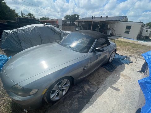 Used 2006 BMW Z4 3.0i RWD image 2