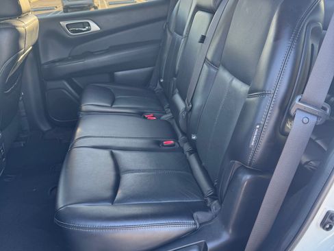 Used 2018 Nissan Pathfinder Platinum image 13