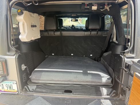 Used 2015 Jeep Wrangler Unlimited Rubicon AWD/4WD image 12
