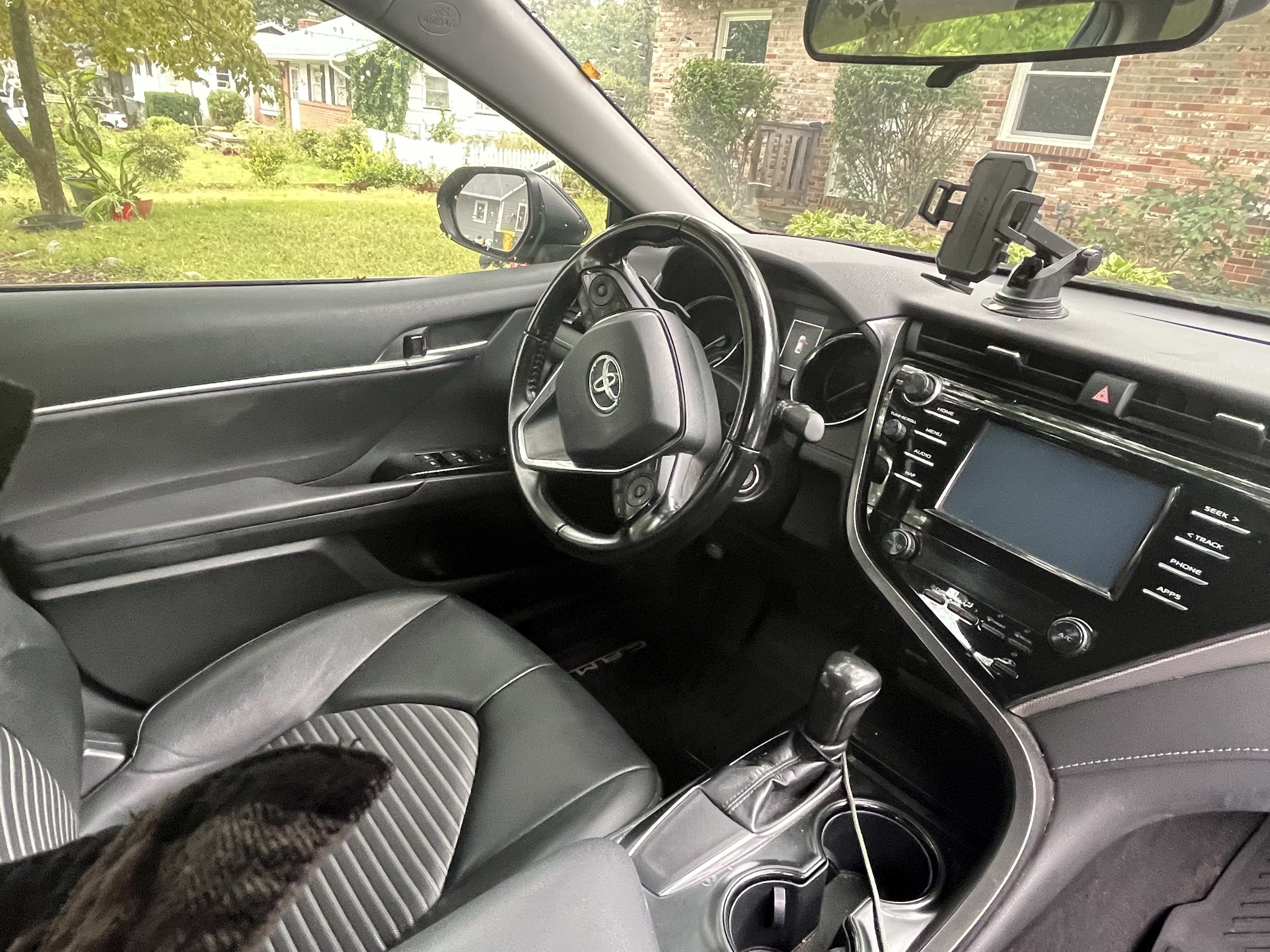 Used 2019 Toyota Camry SE FWD image 6