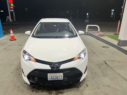 Used 2019 Toyota Corolla LE FWD image 2