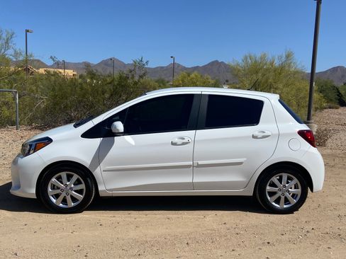 Used 2015 Toyota Yaris LE FWD image 5