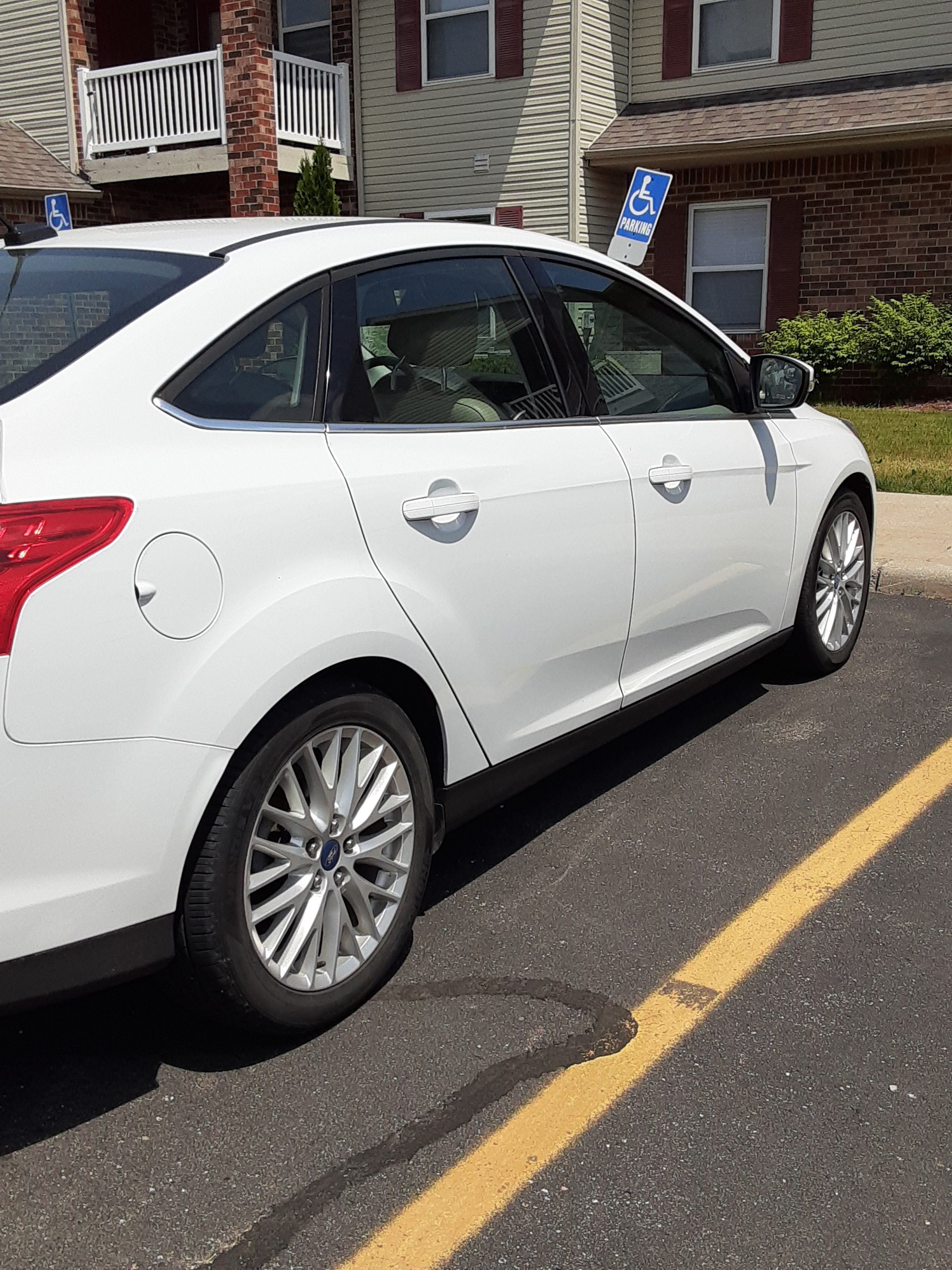 Used 2012 Ford Focus SEL FWD image 4