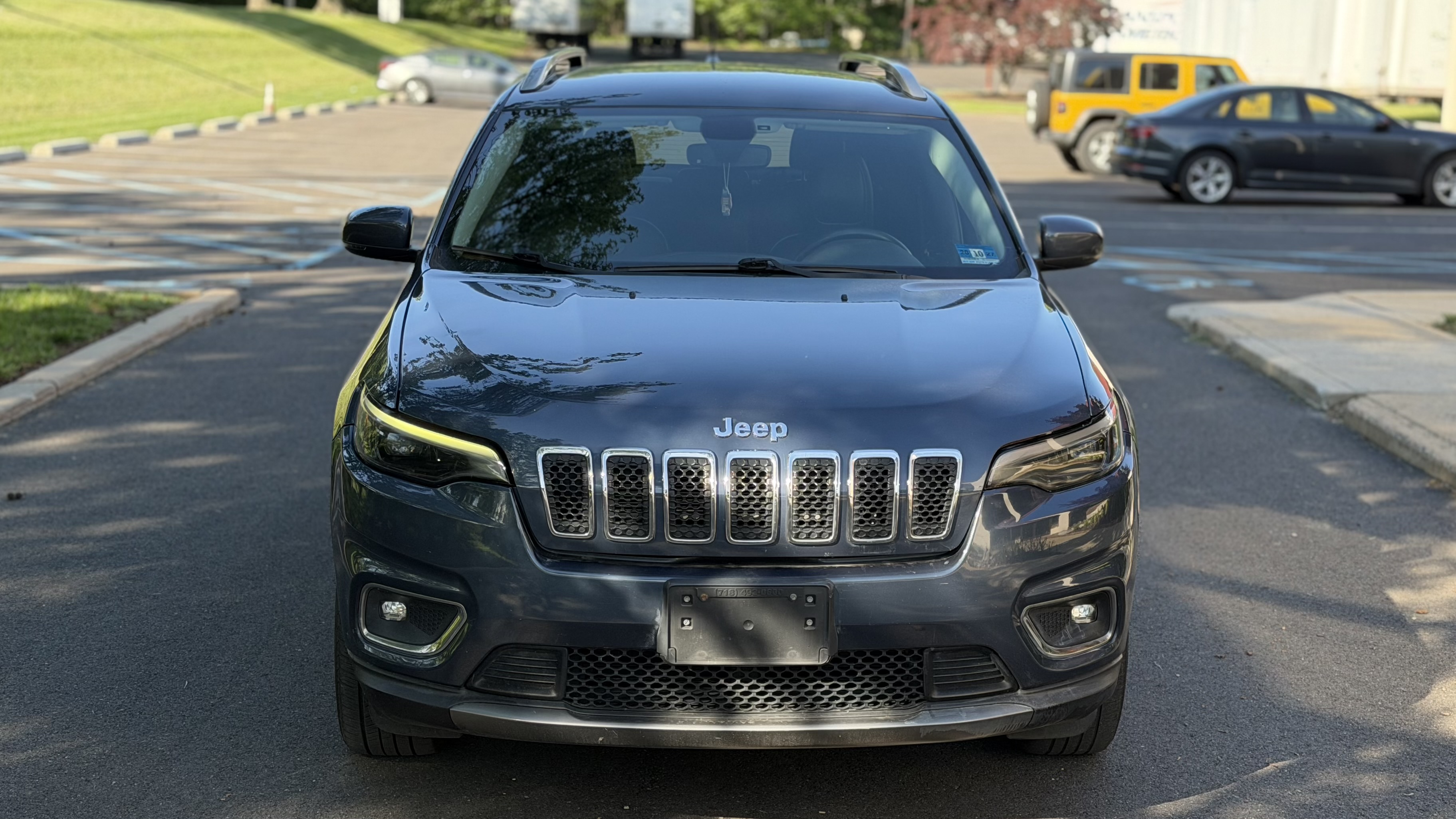 Used 2019 Jeep Cherokee Limited AWD/4WD image 2