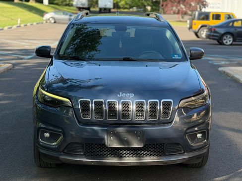 Used 2019 Jeep Cherokee Limited AWD/4WD image 2