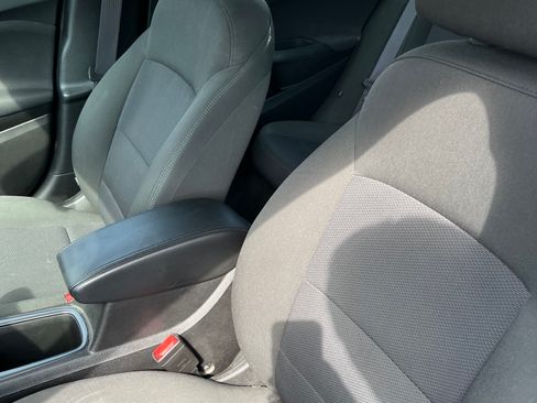 Used 2017 Chevrolet Cruze LT w/ Convenience Package image 9