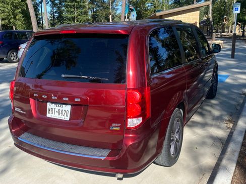 Used 2017 Dodge Grand Caravan SXT image 9