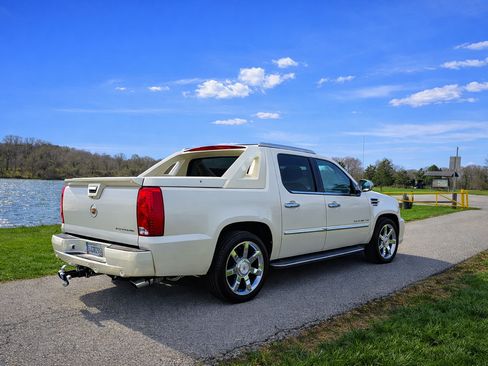Used 2012 Cadillac Escalade EXT Luxury image 5