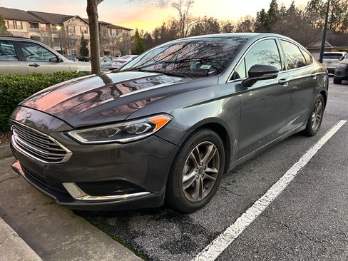 Used 2018 Ford Fusion SE image 1
