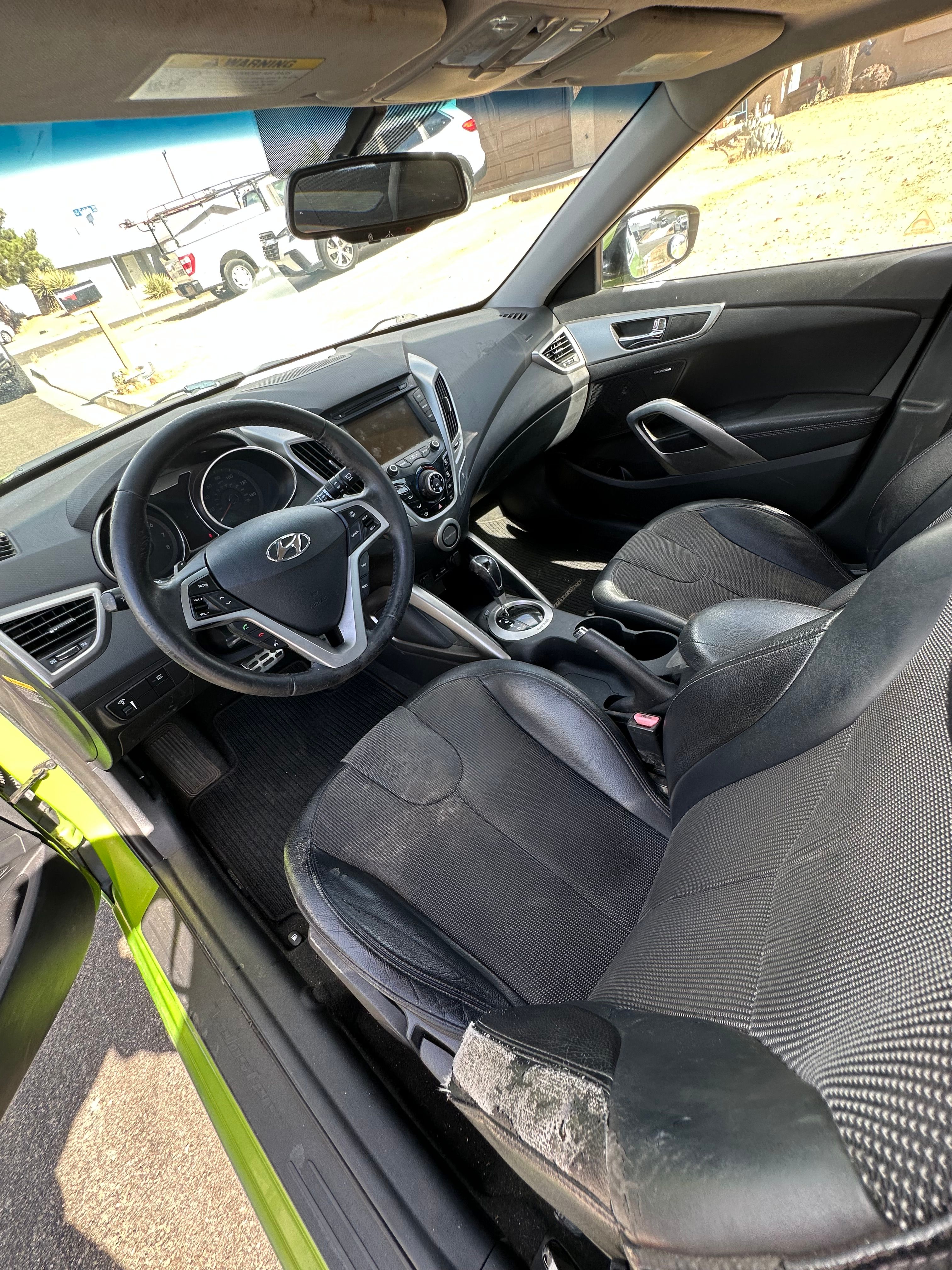 Used 2012 Hyundai Veloster w/ Style Pkg FWD image 5
