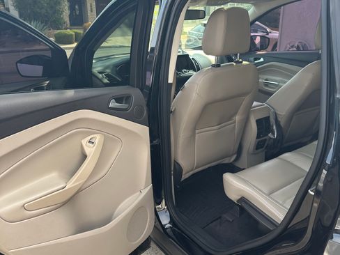 Used 2017 Ford Escape Titanium image 25