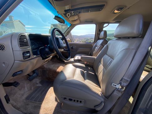 Used 1999 Chevrolet Tahoe 2WD w/ Comfort & Security Pkg image 8