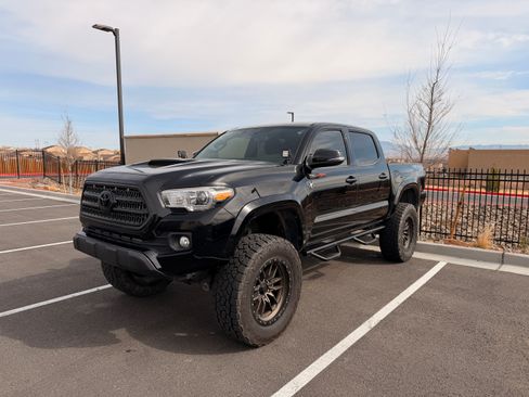 Used 2016 Toyota Tacoma TRD Sport w/ Towing Package AWD/4WD image 1