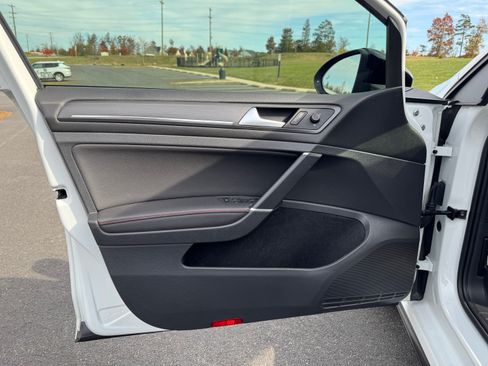 Used 2021 Volkswagen GTI SE image 16