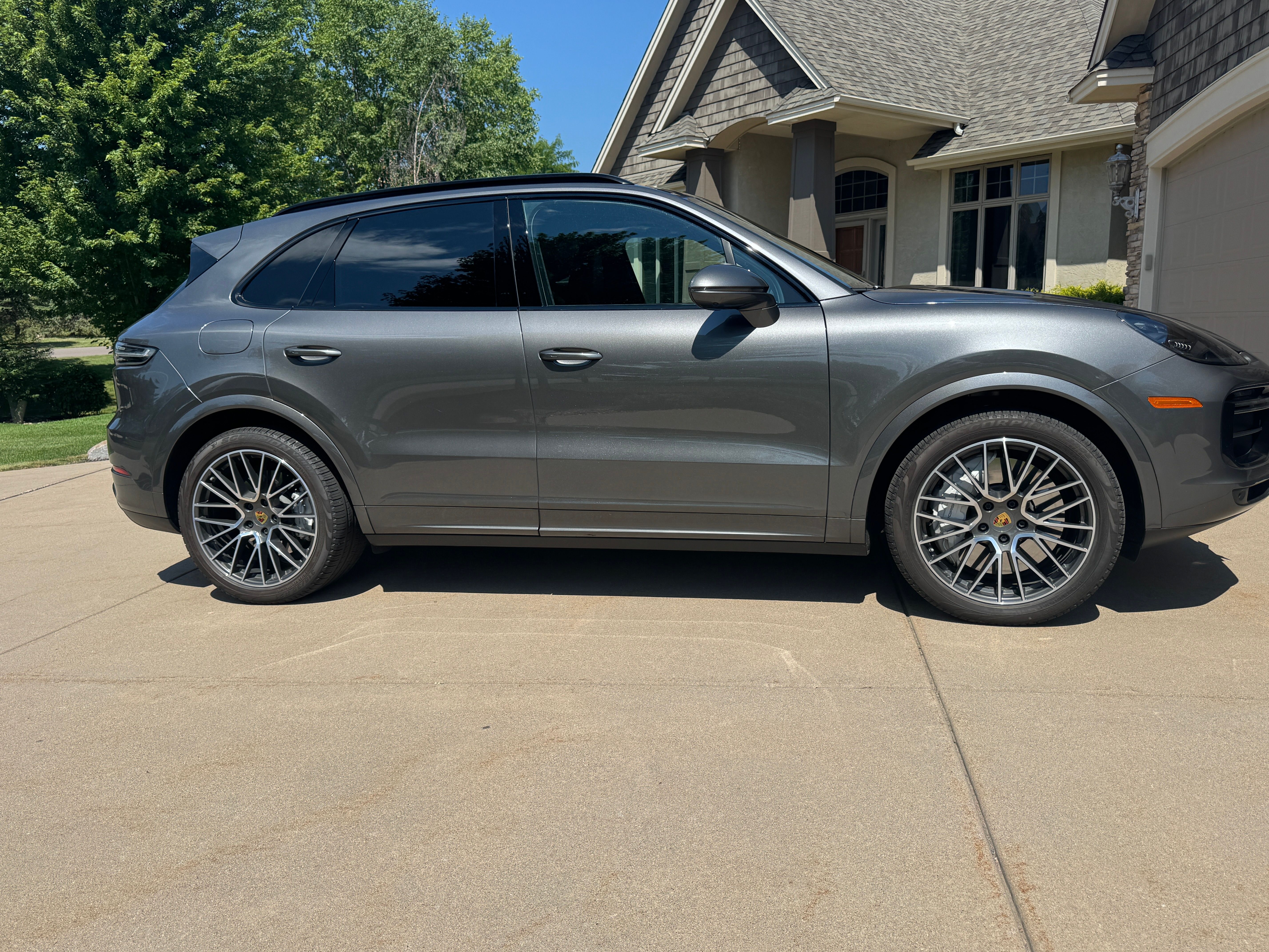 Used 2020 Porsche Cayenne Turbo AWD/4WD image 16