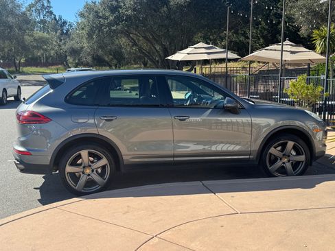 Used 2017 Porsche Cayenne S image 26