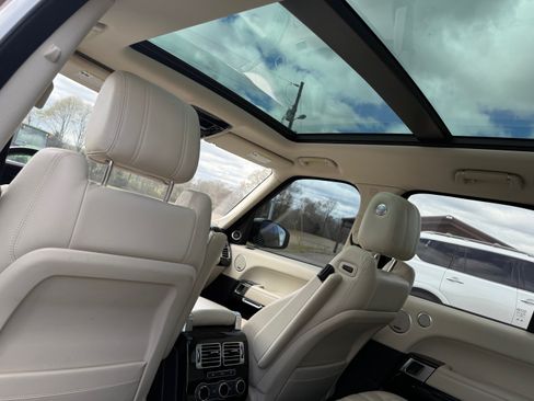 Used 2016 Land Rover Range Rover HSE image 4