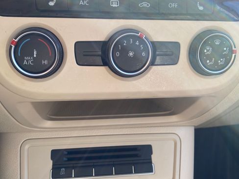 Used 2016 Volkswagen Tiguan SE image 11