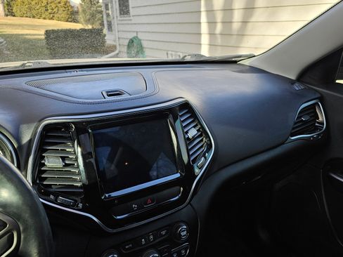 Used 2019 Jeep Cherokee Limited image 1