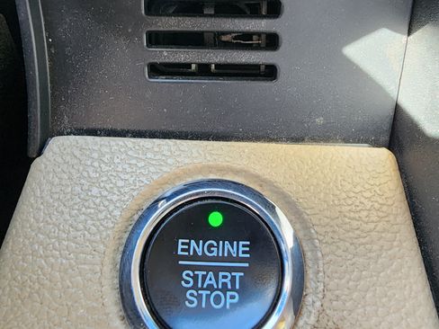 Used 2015 Ford F150 Lariat image 17