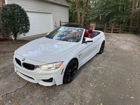 Used 2015 BMW M4 Convertible image 10