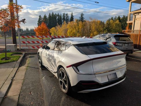 Used 2022 Kia EV6 GT-Line w/ GT-Line Suede Seat Package image 10