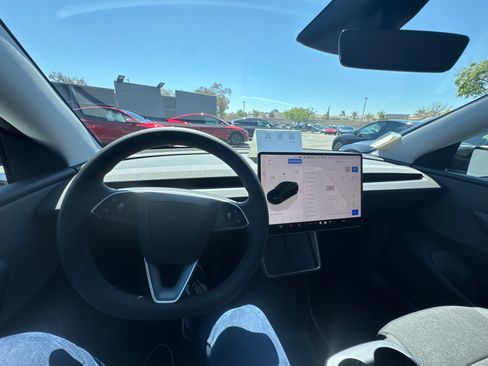 Used 2026 Tesla Model Y AWD image 5