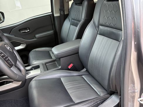 Used 2024 Nissan Frontier SL w/ Technology Package RWD image 12