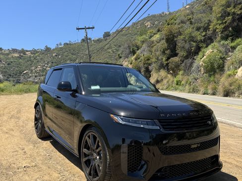 Used 2024 Land Rover Range Rover Sport AWD/4WD image 9