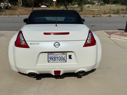 Used 2016 Nissan 370Z Touring image 11